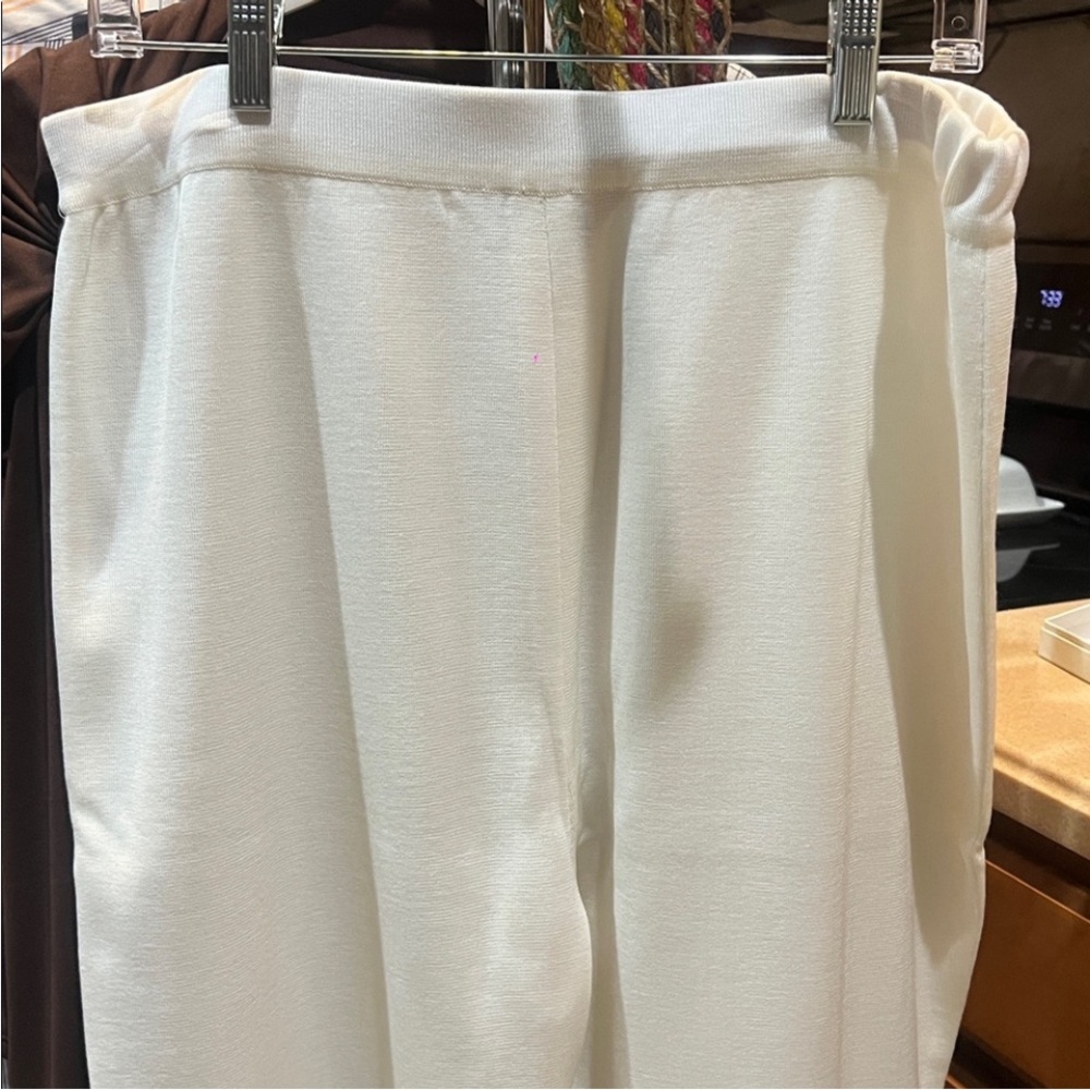 Misook White  Crop Knit Leg Pants •  XL - Picture 8 of 9